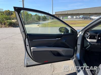 2022 Toyota Camry Hybrid LE - zdjęcie 12 z 38 - miniatura