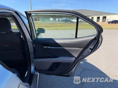 2022 Toyota Camry Hybrid LE - zdjęcie 17 z 38 - miniatura