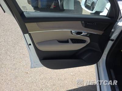 2026 Volvo XC90 B6 Plus 7-Passenger - zdjęcie 9 z 39 - miniatura