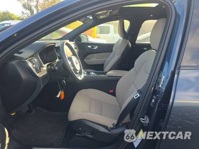 2026 Volvo XC60 B5 Plus - zdjęcie 7 z 37 - miniatura