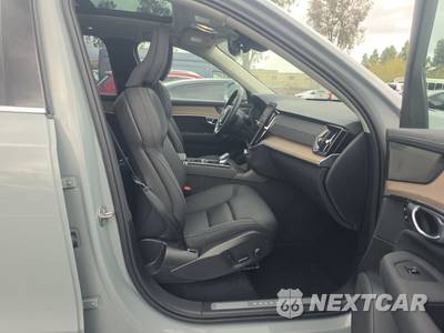 2026 Volvo XC90 B6 Plus 7-Passenger - zdjęcie 8 z 30 - miniatura