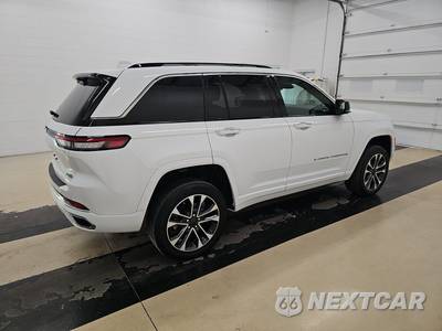 2022 Jeep Grand Cherokee Overland - zdjęcie 4 z 38 - miniatura