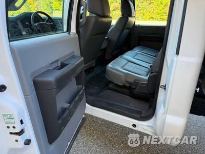 2015 Ford Super Duty F-550 Cab Chassis XL Crew Cab DRW - zdjęcie 31 z 71 - miniatura