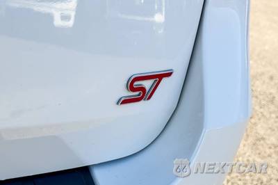 2025 Ford Explorer ST - zdjęcie 18 z 42 - miniatura