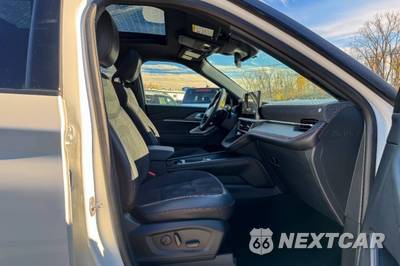 2025 Ford Explorer ST - zdjęcie 11 z 42 - miniatura