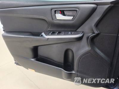 2016 Toyota Camry XLE - zdjęcie 9 z 34 - miniatura