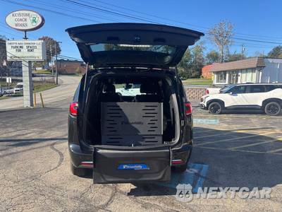 2024 Chrysler Pacifica Touring 121.6" WB