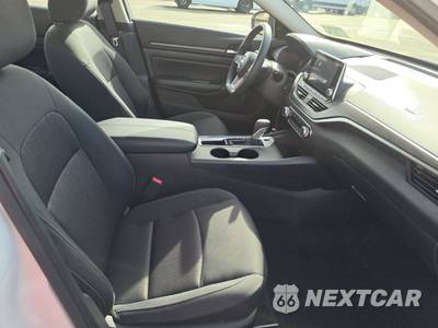 2025 Nissan Altima SV - zdjęcie 8 z 25 - miniatura