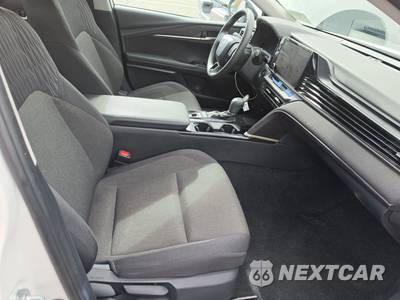 2025 Toyota Camry LE - zdjęcie 8 z 32 - miniatura