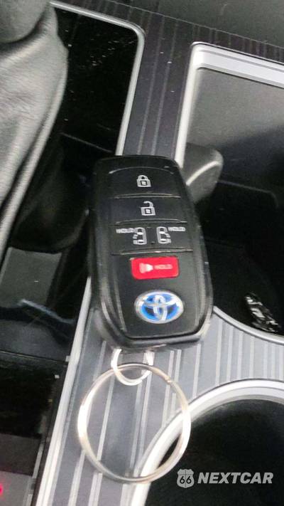 2025 Toyota Sienna LE 8-Passenger 120.5" WB - zdjęcie 18 z 36 - miniatura