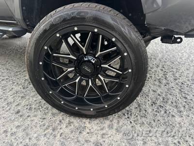 2017 Toyota Tacoma SR5 Crew Cab Medium Bed - zdjęcie 12 z 13 - miniatura