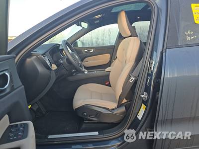 2026 Volvo XC60 B5 Plus - zdjęcie 7 z 33 - miniatura