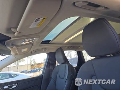 2026 Volvo XC60 B5 Plus - zdjęcie 20 z 34 - miniatura