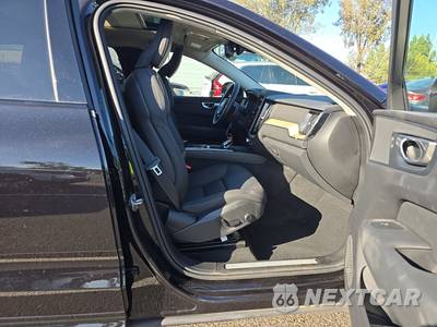 2026 Volvo XC60 B5 Plus - zdjęcie 8 z 34 - miniatura