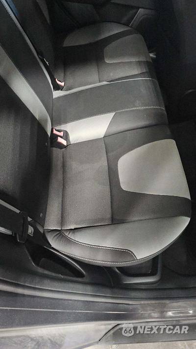 2014 Ford Focus SE Hatchback - zdjęcie 22 z 46 - miniatura