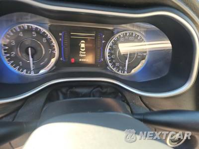 2015 Chrysler 200 Limited - zdjęcie 12 z 17 - miniatura
