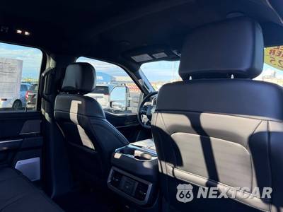 2025 Ford Super Duty F-450 Platinum Crew Cab Long Bed DRW - zdjęcie 56 z 75 - miniatura