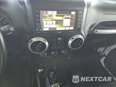 2014 Jeep Wrangler Unlimited Sahara - zdjęcie 11 z 40 - miniatura