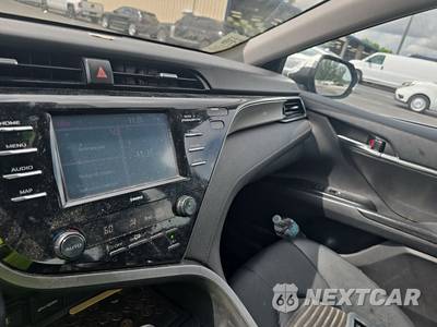 2020 Toyota Camry SE - zdjęcie 11 z 39 - miniatura