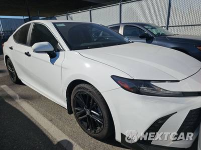 2025 Toyota Camry SE - zdjęcie 3 z 28 - miniatura