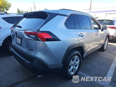 2021 Toyota RAV4 XLE - zdjęcie 4 z 32 - miniatura