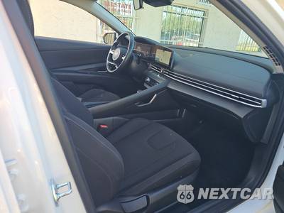 2025 Hyundai Elantra SEL Convenience - zdjęcie 8 z 17 - miniatura