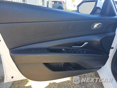 2025 Hyundai Elantra SEL Convenience - zdjęcie 9 z 17 - miniatura