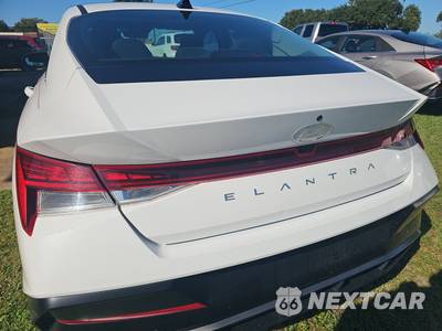 2025 Hyundai Elantra SEL Convenience - zdjęcie 5 z 17 - miniatura