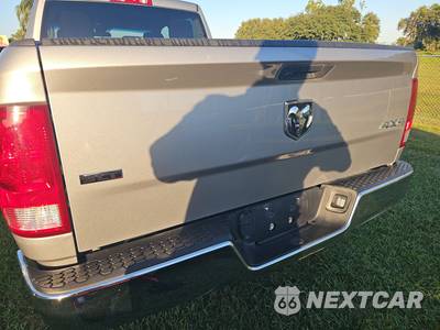 2024 Ram 1500 Classic SLT Extended Cab Medium Bed - zdjęcie 5 z 18 - miniatura