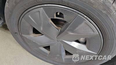 2023 Toyota Prius LE - zdjęcie 60 z 61 - miniatura