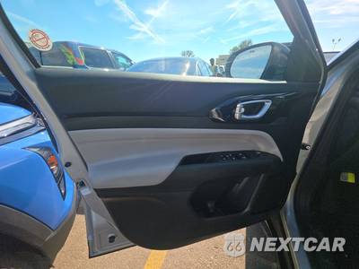 2026 Jeep Compass Limited - zdjęcie 9 z 29 - miniatura