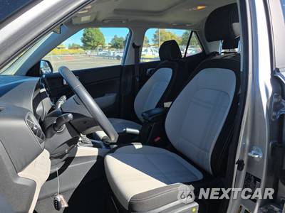 2025 Hyundai Venue SEL - zdjęcie 7 z 24 - miniatura