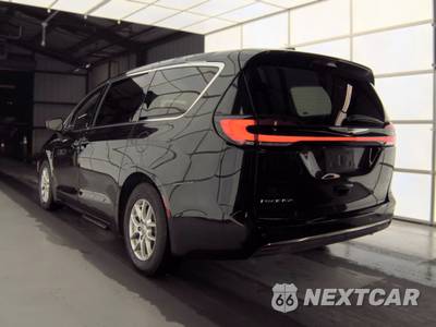 2023 Chrysler Pacifica Touring L 121.6" WB - zdjęcie 6 z 25 - miniatura