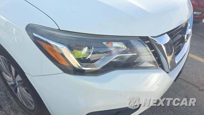 2018 Nissan Pathfinder SL - zdjęcie 31 z 37 - miniatura