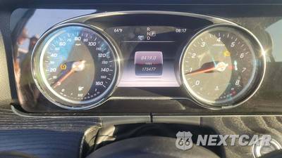 2019 Mercedes-Benz E 300 4MATIC Sedan - zdjęcie 18 z 33 - miniatura