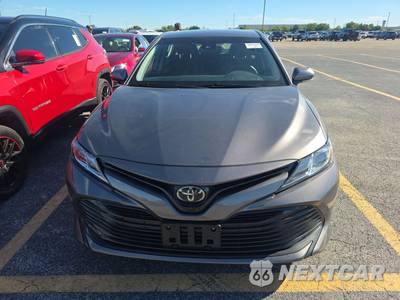 2018 Toyota Camry LE - zdjęcie 2 z 24 - miniatura
