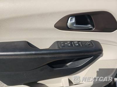 2017 Chrysler Pacifica LX 121.6" WB - zdjęcie 9 z 18 - miniatura