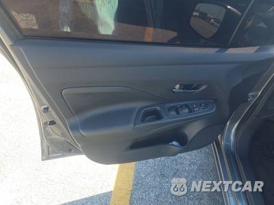 2025 Nissan Versa SV - zdjęcie 9 z 18 - miniatura