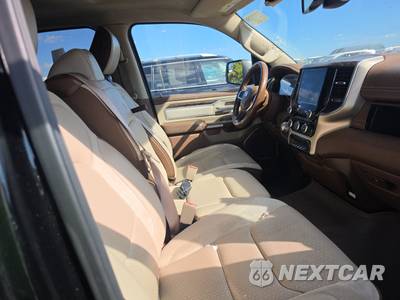 2019 Ram 1500 Laramie Extended Cab Medium Bed - zdjęcie 8 z 22 - miniatura
