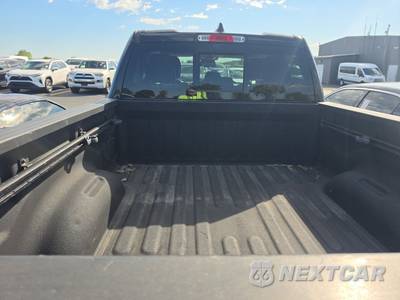 2019 Ram 1500 Laramie Extended Cab Medium Bed - zdjęcie 16 z 22 - miniatura