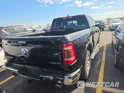 2019 Ram 1500 Laramie Extended Cab Medium Bed - zdjęcie 4 z 22 - miniatura