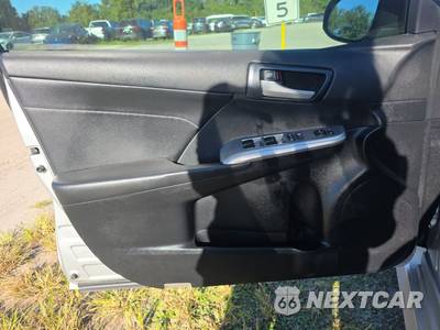 2014 Toyota Camry SE - zdjęcie 9 z 41 - miniatura