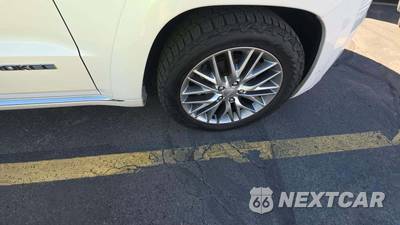 2017 Jeep Grand Cherokee Summit - zdjęcie 26 z 28 - miniatura