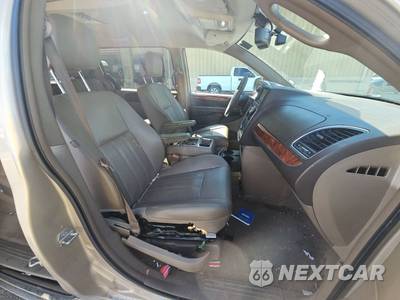 2015 Chrysler Town & Country Touring L 121.2" WB - zdjęcie 8 z 49 - miniatura