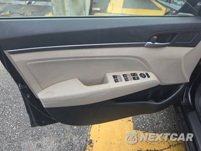 2018 Hyundai Elantra SEL Sedan - zdjęcie 9 z 28 - miniatura