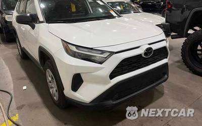 2025 Toyota RAV4 LE - zdjęcie 2 z 26 - miniatura