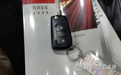 2025 Toyota RAV4 LE - zdjęcie 14 z 26 - miniatura