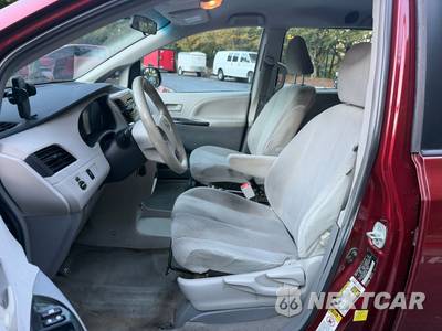 2012 Toyota Sienna 7-Passenger 119.3" WB - zdjęcie 19 z 28 - miniatura