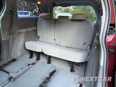 2012 Toyota Sienna 7-Passenger 119.3" WB - zdjęcie 24 z 28 - miniatura