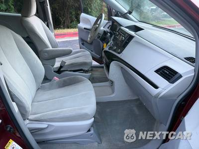 2012 Toyota Sienna 7-Passenger 119.3" WB - zdjęcie 27 z 28 - miniatura